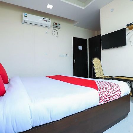 מלון ניו דלהי Oyo 24901 Achi House מראה חיצוני תמונה