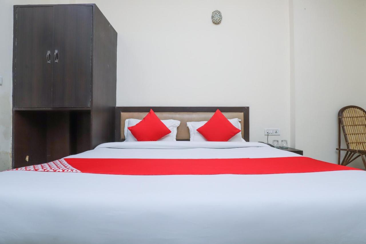 מלון ניו דלהי Oyo 24901 Achi House מראה חיצוני תמונה