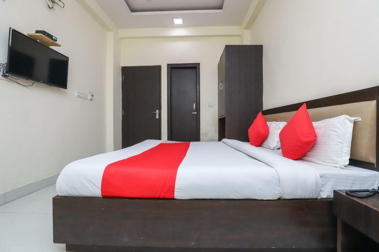 מלון ניו דלהי Oyo 24901 Achi House מראה חיצוני תמונה
