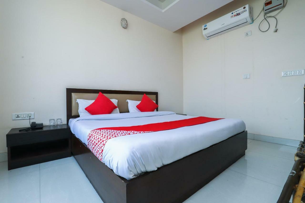 מלון ניו דלהי Oyo 24901 Achi House מראה חיצוני תמונה