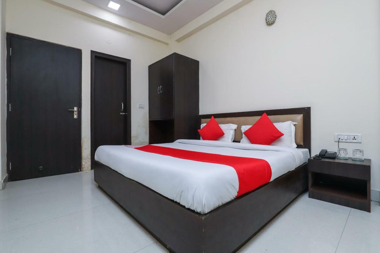 מלון ניו דלהי Oyo 24901 Achi House מראה חיצוני תמונה