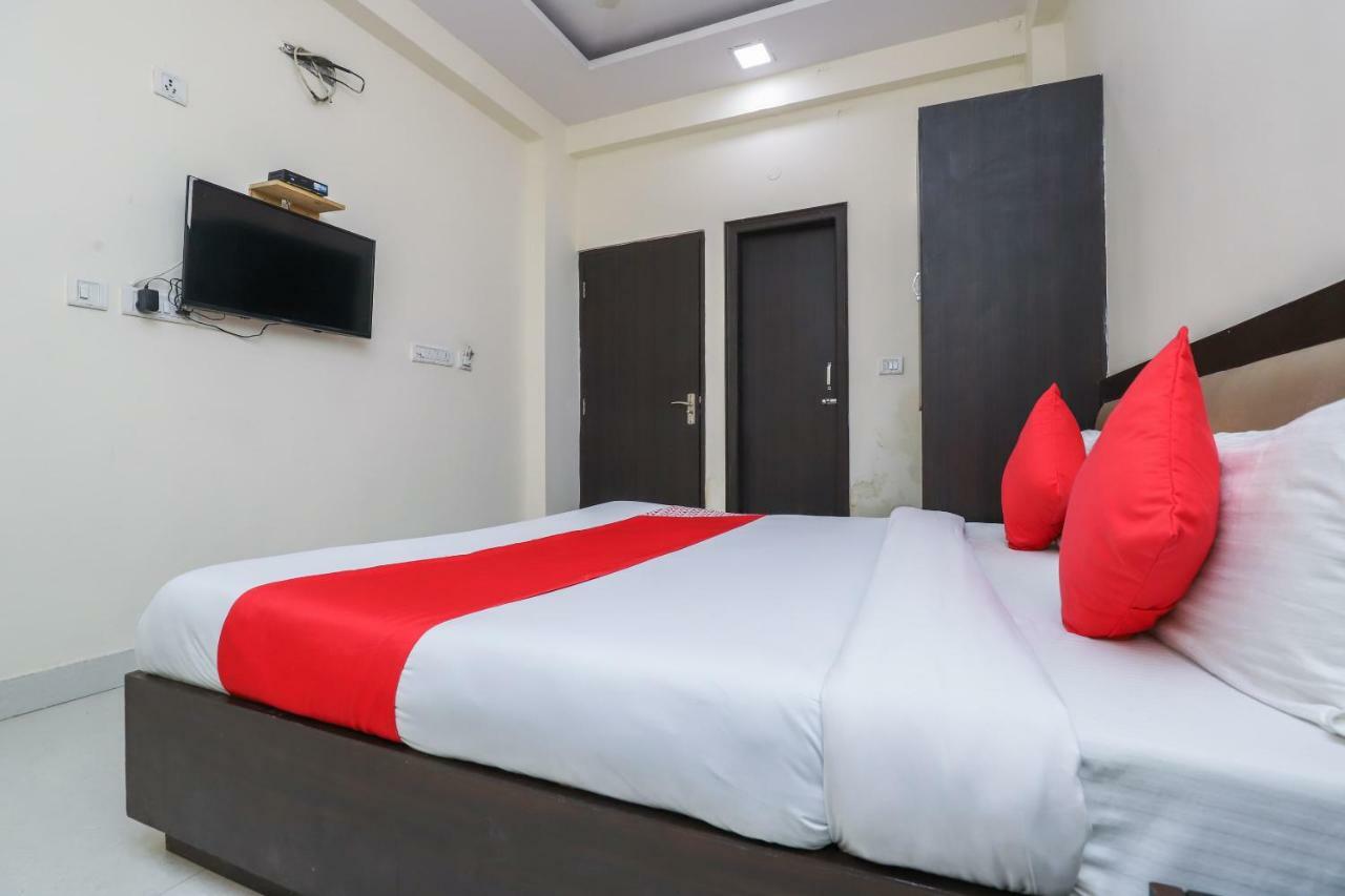 מלון ניו דלהי Oyo 24901 Achi House מראה חיצוני תמונה