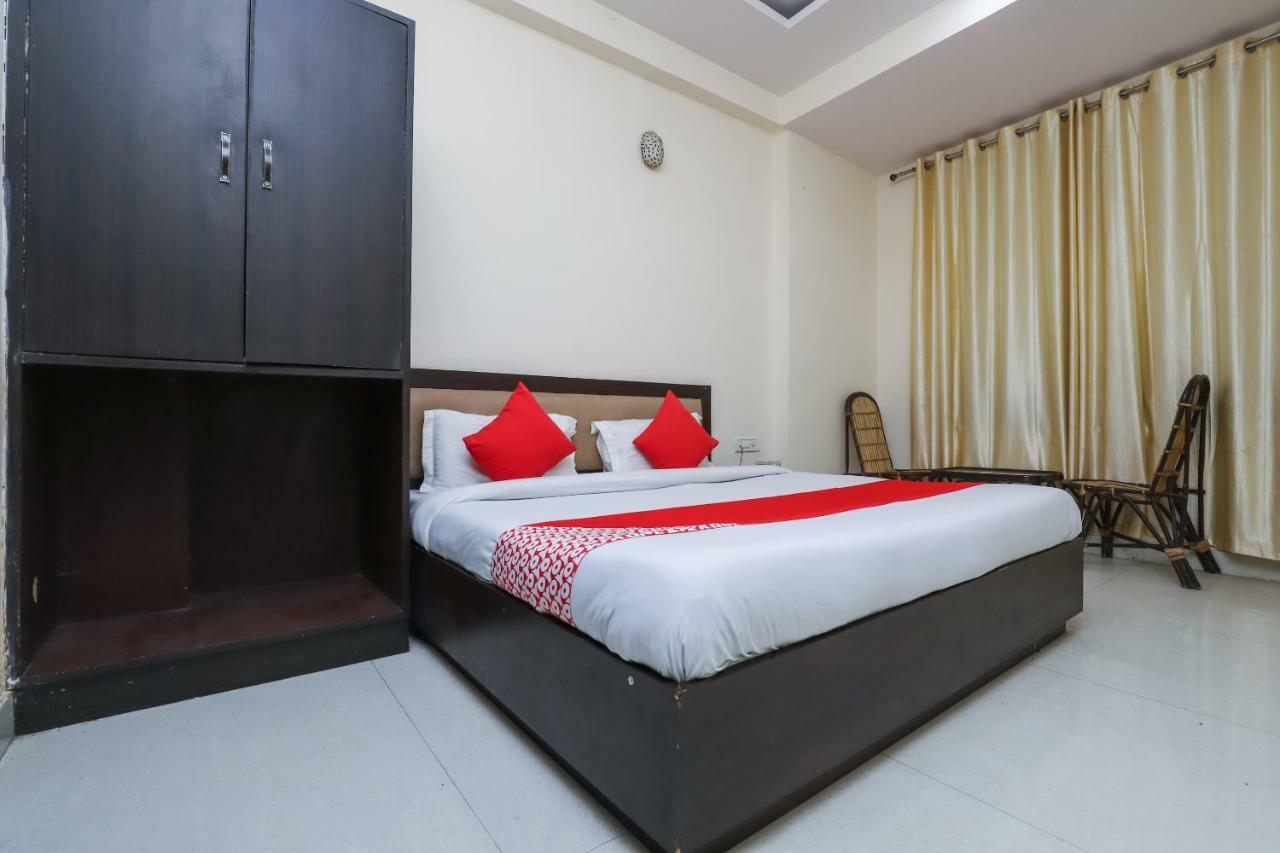 מלון ניו דלהי Oyo 24901 Achi House מראה חיצוני תמונה