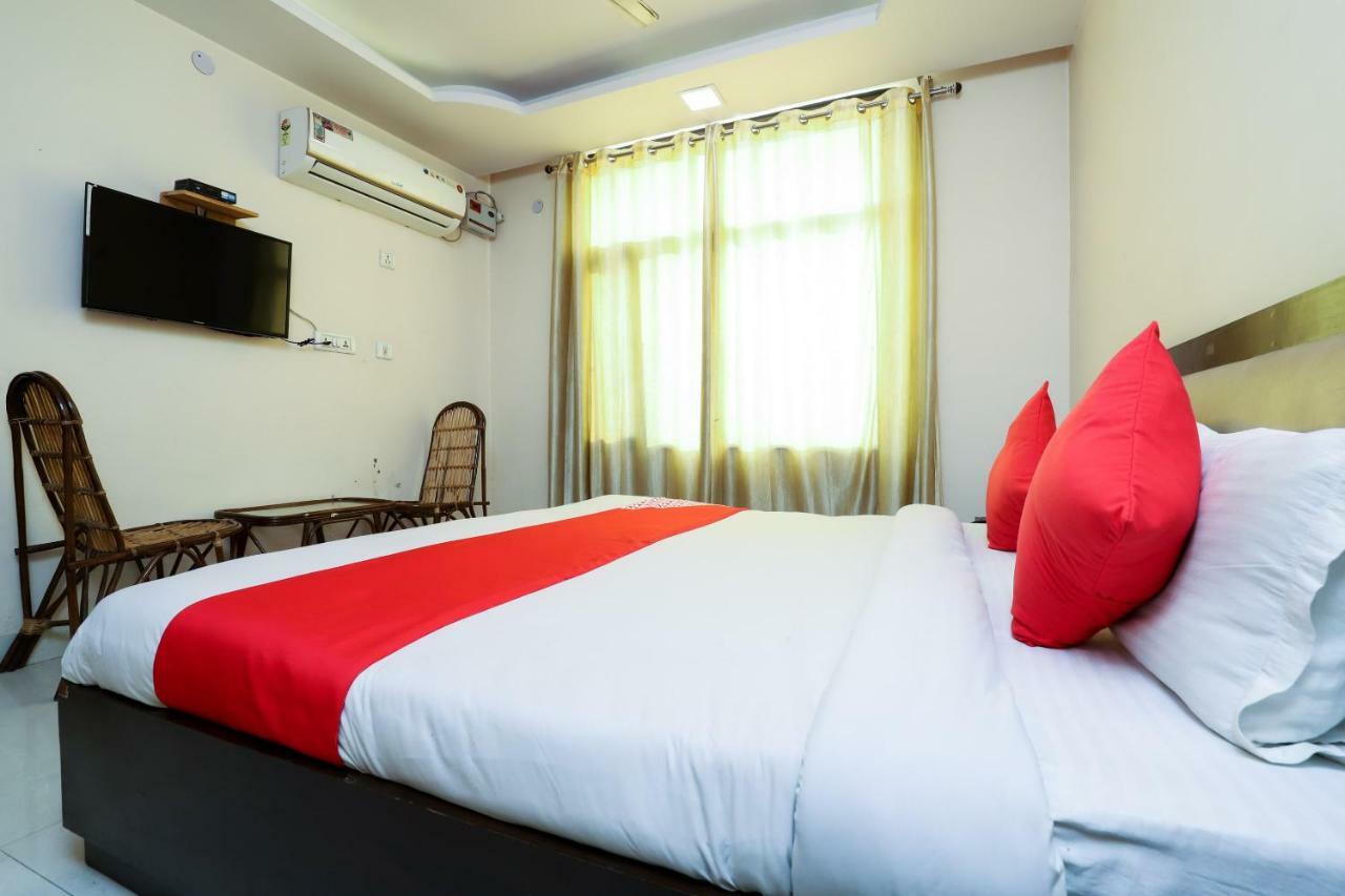 מלון ניו דלהי Oyo 24901 Achi House מראה חיצוני תמונה