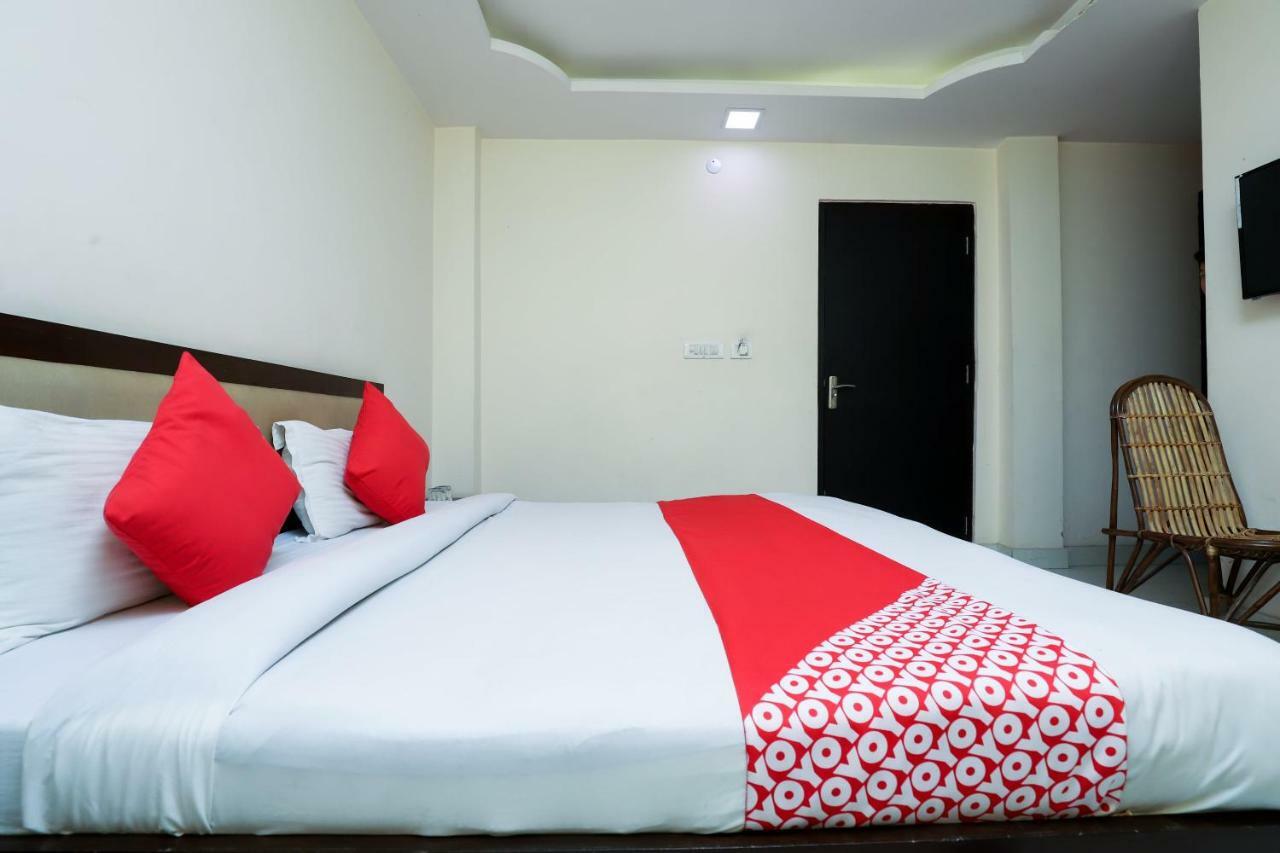 מלון ניו דלהי Oyo 24901 Achi House מראה חיצוני תמונה